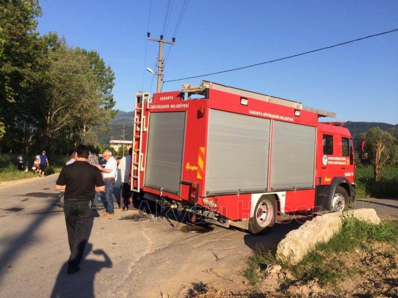 Kaza Yapan Otomobil Alev Aldı