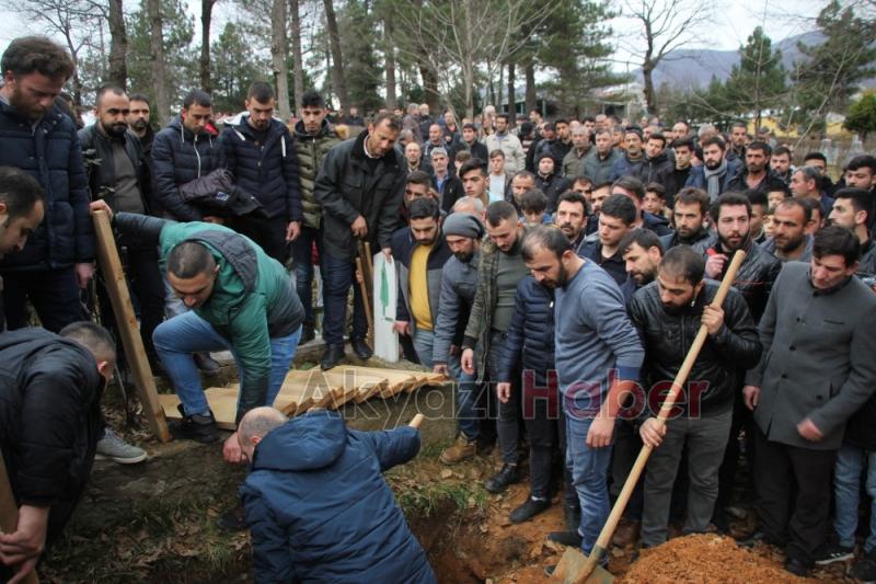 Kazada Hayatını Kaybeden İlker Gözyaşlarıyla Defnedildi