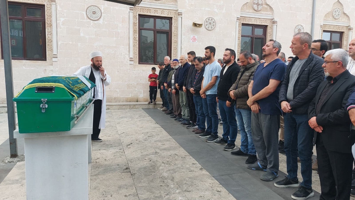 Kazada ölen sürücü toprağa verildi