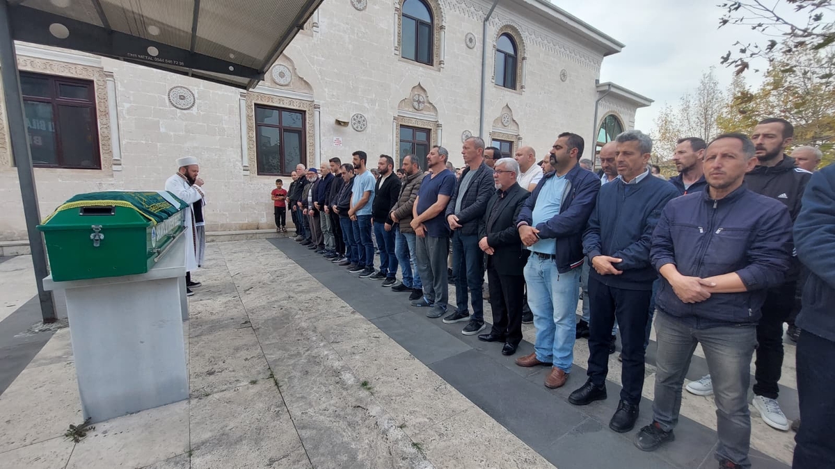 Kazada ölen sürücü toprağa verildi