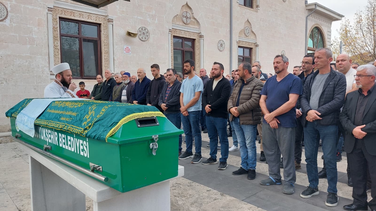 Kazada ölen sürücü toprağa verildi