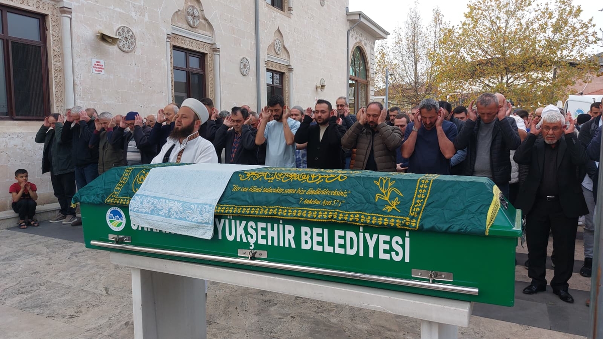 Kazada ölen sürücü toprağa verildi