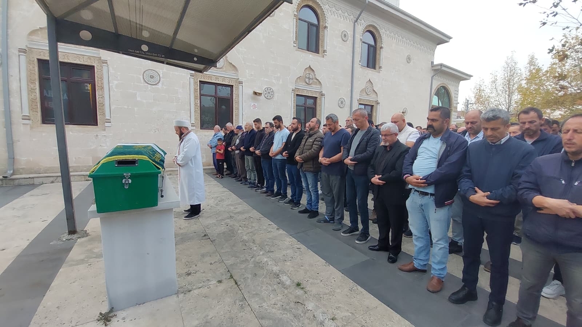 Kazada ölen sürücü toprağa verildi