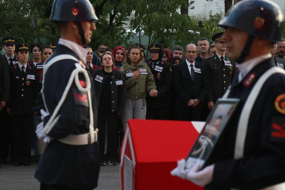 Kazada şehit olan astsubaylar gözyaşlarıyla memleketlerine uğurlandı