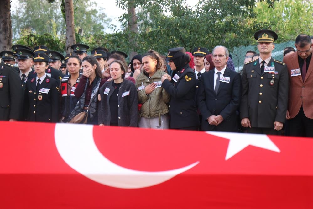 Kazada şehit olan astsubaylar gözyaşlarıyla memleketlerine uğurlandı