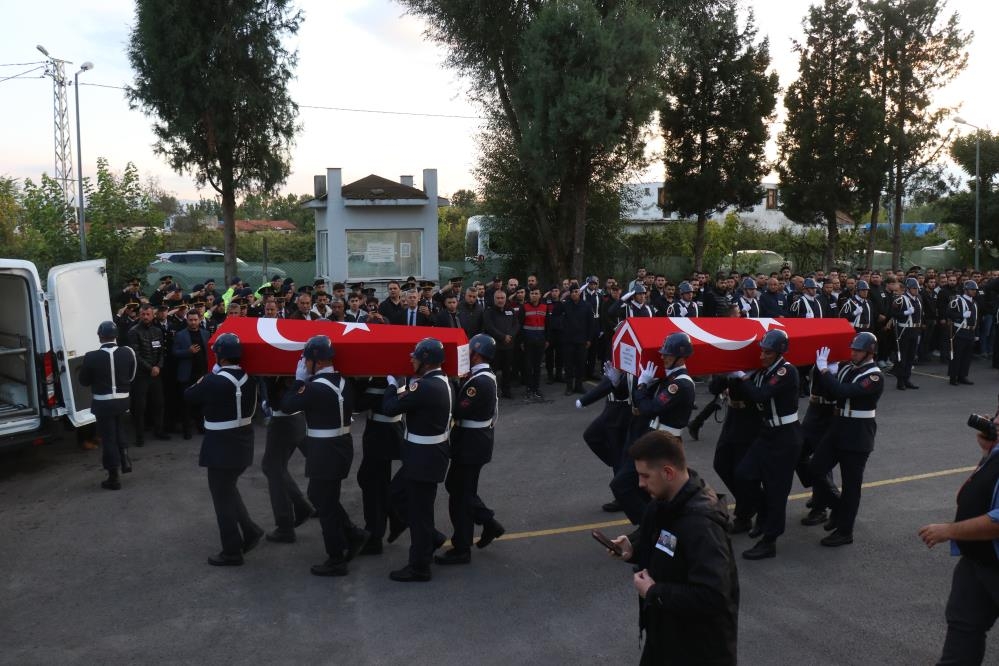 Kazada şehit olan astsubaylar gözyaşlarıyla memleketlerine uğurlandı