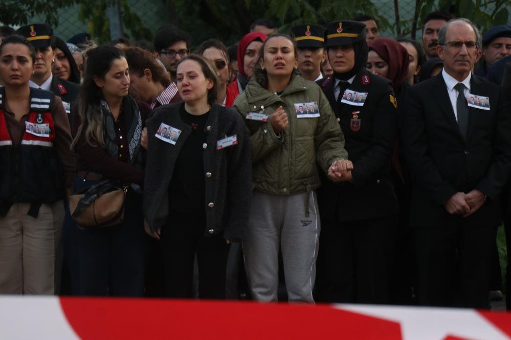 Kazada şehit olan astsubaylar gözyaşlarıyla memleketlerine uğurlandı