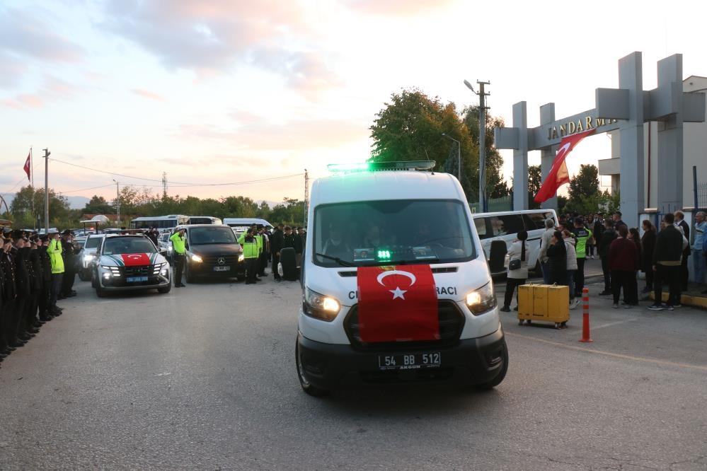 Kazada şehit olan astsubaylar gözyaşlarıyla memleketlerine uğurlandı