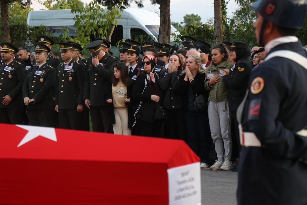 Kazada şehit olan astsubaylar gözyaşlarıyla memleketlerine uğurlandı