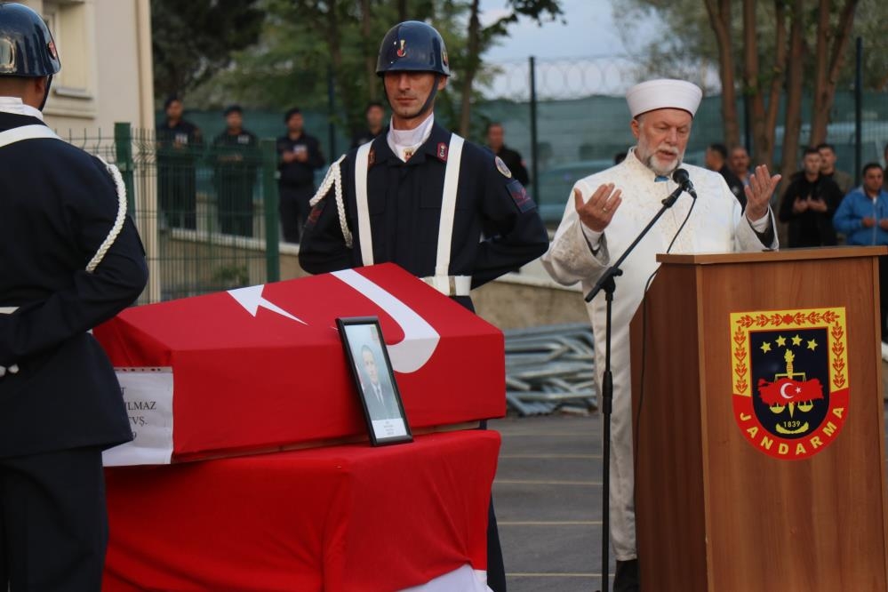 Kazada şehit olan astsubaylar gözyaşlarıyla memleketlerine uğurlandı