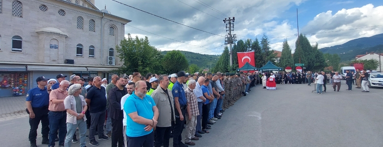Kazada şehit olan polis İsmail Safa Gülel toprağa verildi