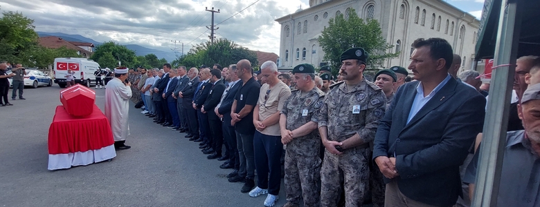 Kazada şehit olan polis İsmail Safa Gülel toprağa verildi