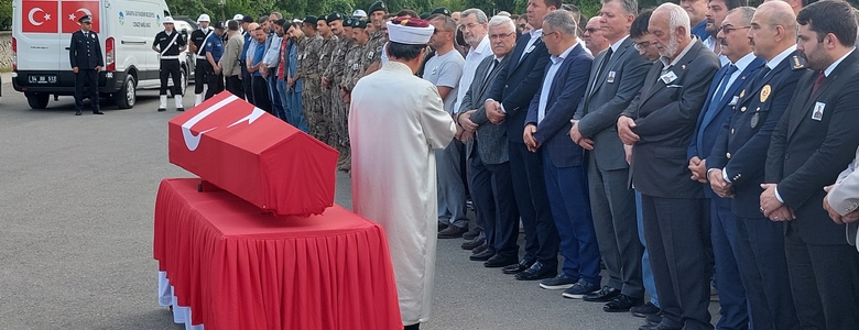 Kazada şehit olan polis İsmail Safa Gülel toprağa verildi