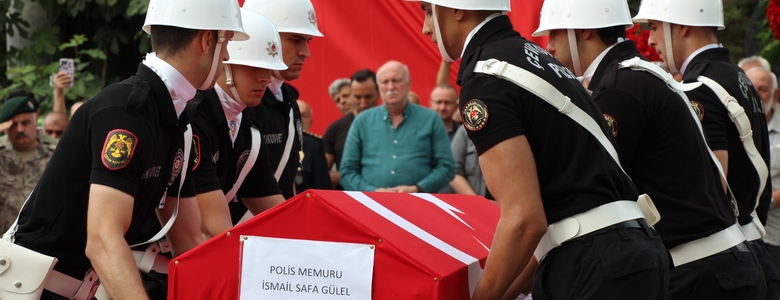 Kazada şehit olan polis İsmail Safa Gülel toprağa verildi