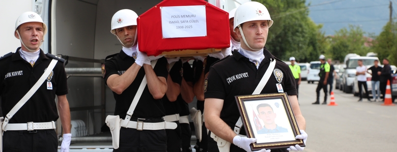 Kazada şehit olan polis İsmail Safa Gülel toprağa verildi