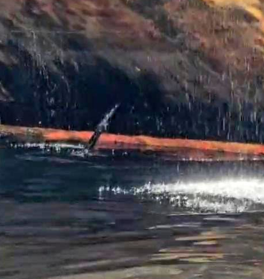 Kefken açıklarında vurulan gemiden yakıt sızıyor