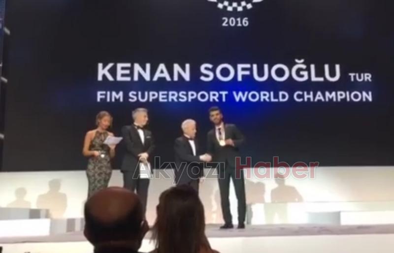 Kenan Sofuoğlu FIM Gala Töreninde Ödülünü Aldı