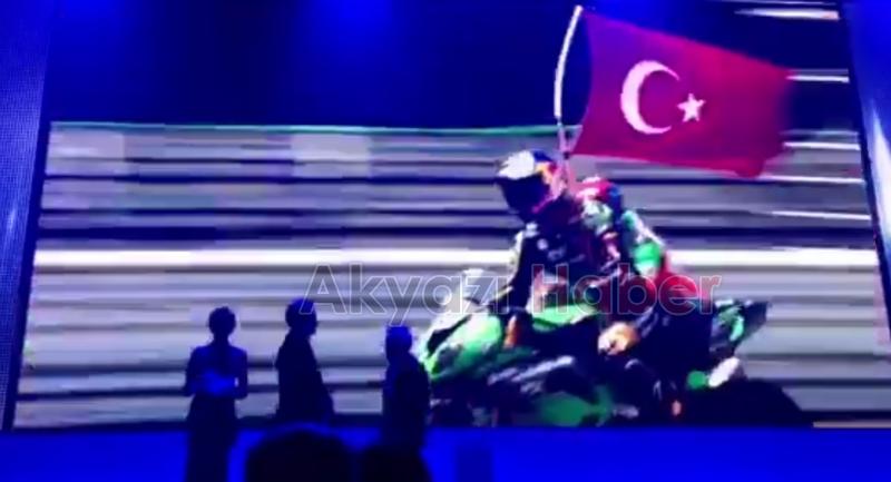 Kenan Sofuoğlu FIM Gala Töreninde Ödülünü Aldı