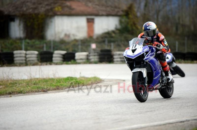 Kenan Sofuoğlu milli motosikletçileri Akyazı da yeni sezona hazırlıyor