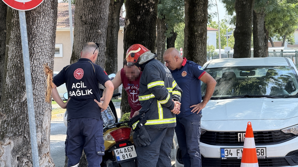 Kendini yakmakla tehdit etti, ekipleri görünce benzini motosiklete doldurdu