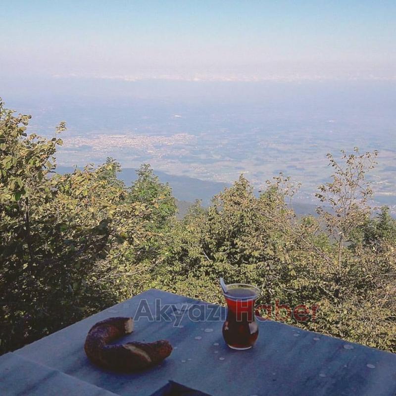 Keremali Dağı Mescidi ve Türbesinin Bekçiliğini Yapıyor