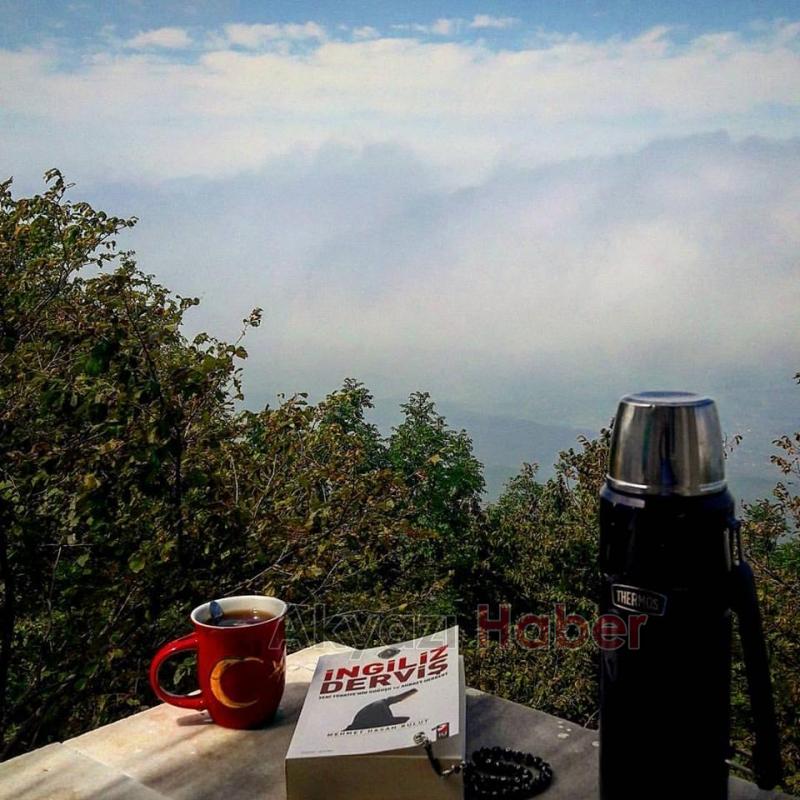 Keremali Dağı Mescidi ve Türbesinin Bekçiliğini Yapıyor