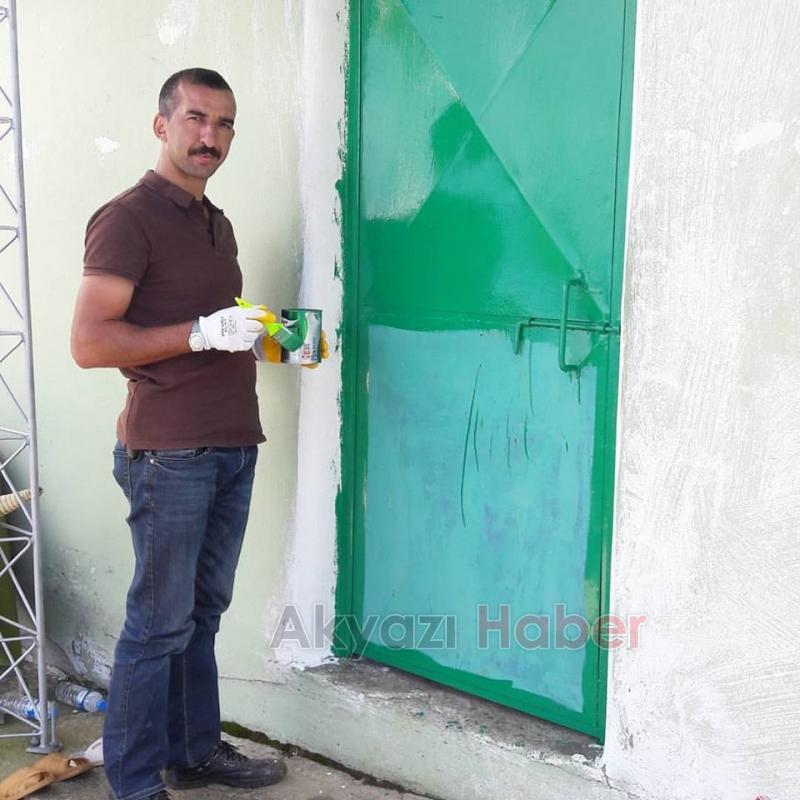 Keremali Dağı Mescidi ve Türbesinin Bekçiliğini Yapıyor