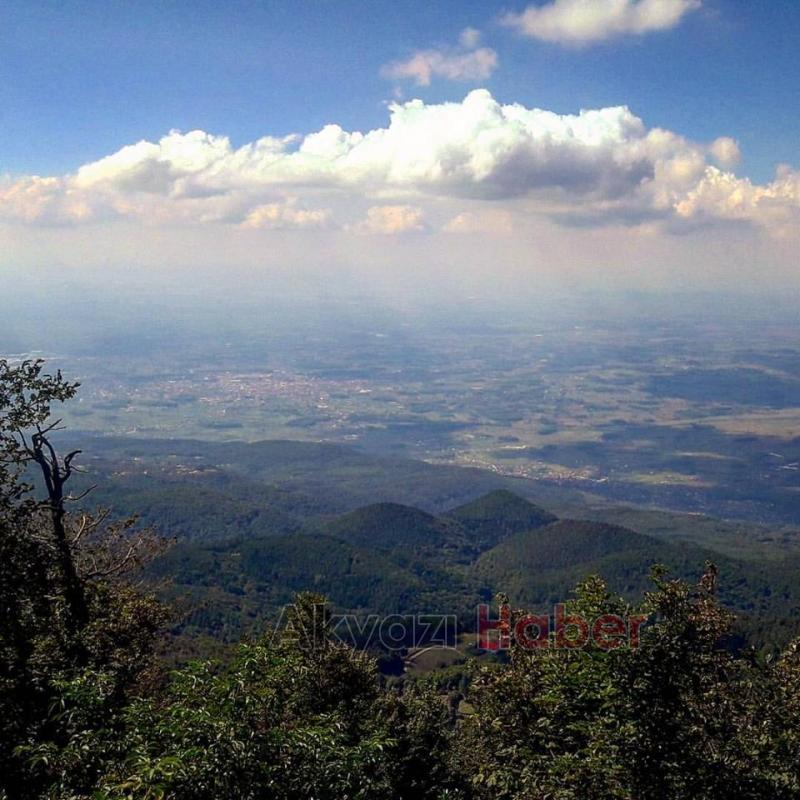 Keremali Dağı Mescidi ve Türbesinin Bekçiliğini Yapıyor