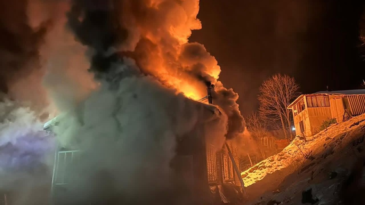 Yaylada ev alev alev yandı