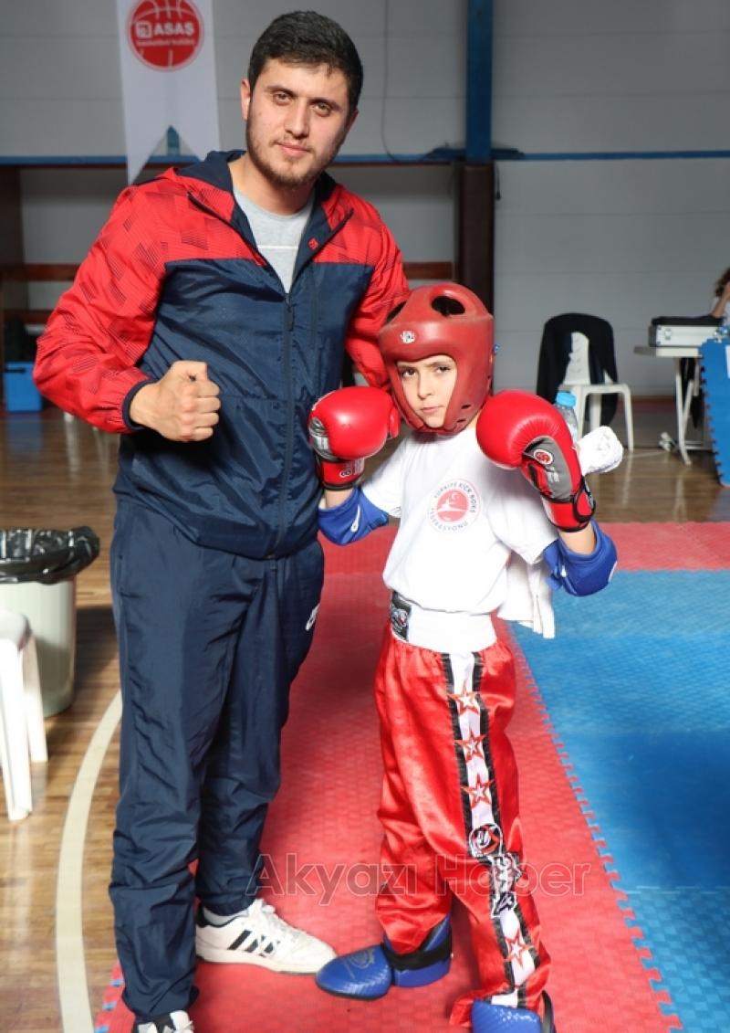Kick Boksçular  Akyazı’da Madalya Aradı 