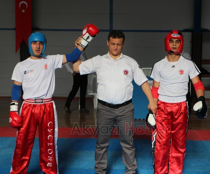 Kick Boksçular  Akyazı’da Madalya Aradı 