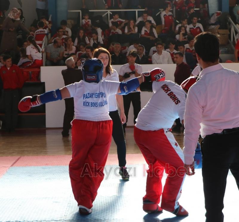 Kick Boksçular  Akyazı’da Madalya Aradı 