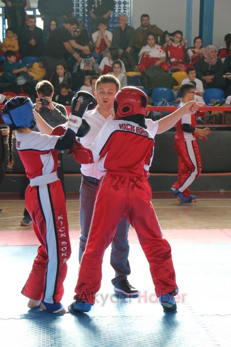 Kick Boksçular  Akyazı’da Madalya Aradı 