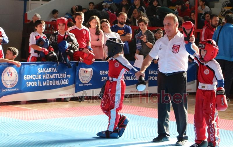 Kick Boksçular  Akyazı’da Madalya Aradı 