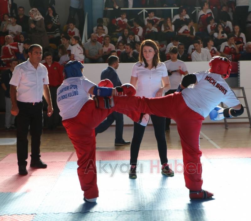 Kick Boksçular  Akyazı’da Madalya Aradı 