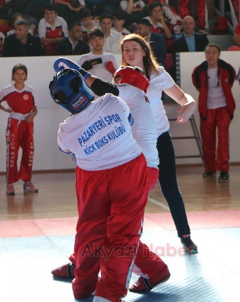Kick Boksçular  Akyazı’da Madalya Aradı 