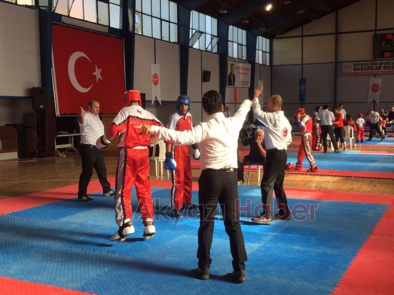 Kick Boksçular  Akyazı’da Madalya Aradı 