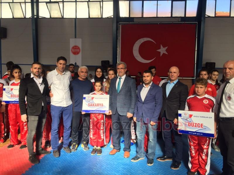 Kick Boksçular  Akyazı’da Madalya Aradı 