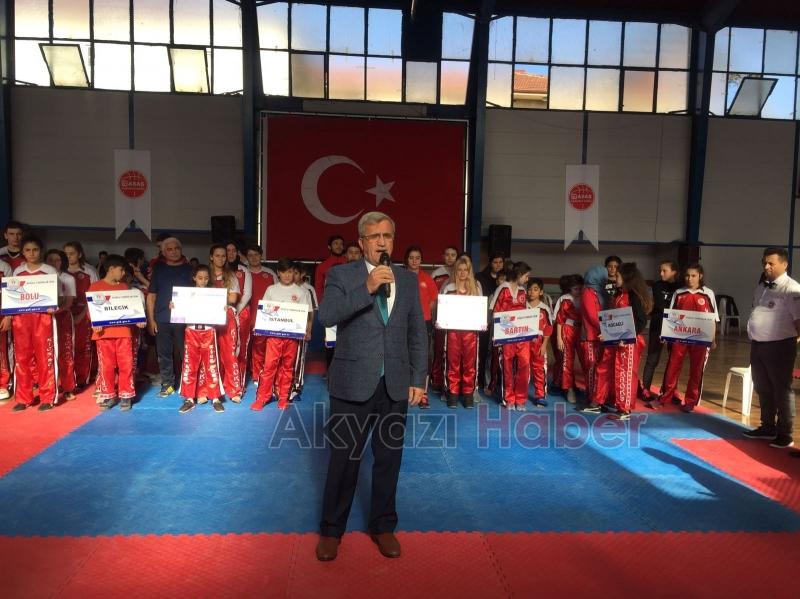 Kick Boksçular  Akyazı’da Madalya Aradı 