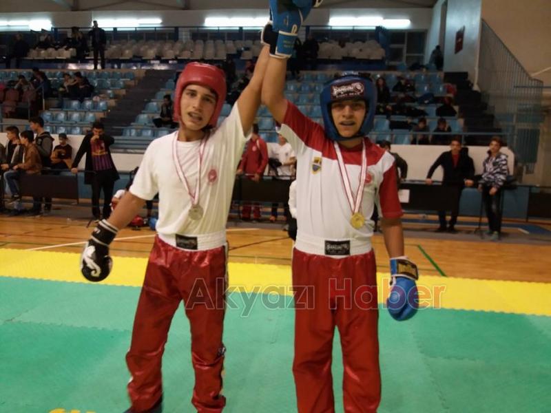 KickBoks 'ta Akyazılı Gençlerin Karşında Rakip Dayanmadı 