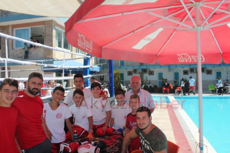 KickBoksta Altın Madalya Akyazının 