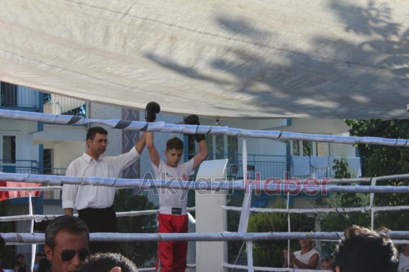KickBoksta Altın Madalya Akyazının 