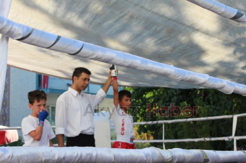 KickBoksta Altın Madalya Akyazının 