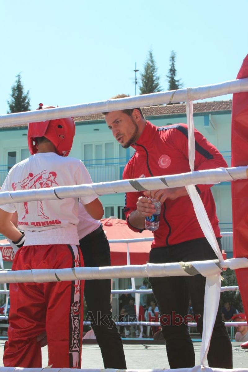 KickBoksta Altın Madalya Akyazının 