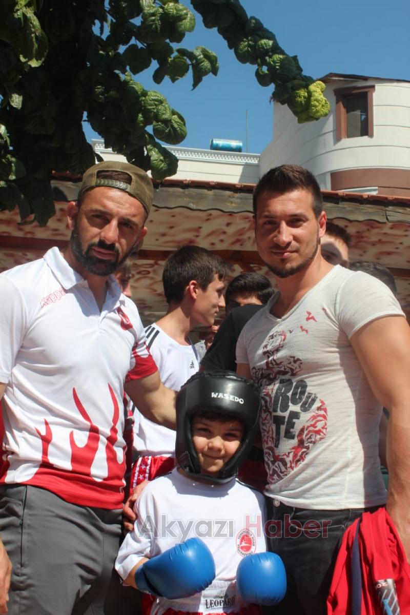 KickBoksta Altın Madalya Akyazının 