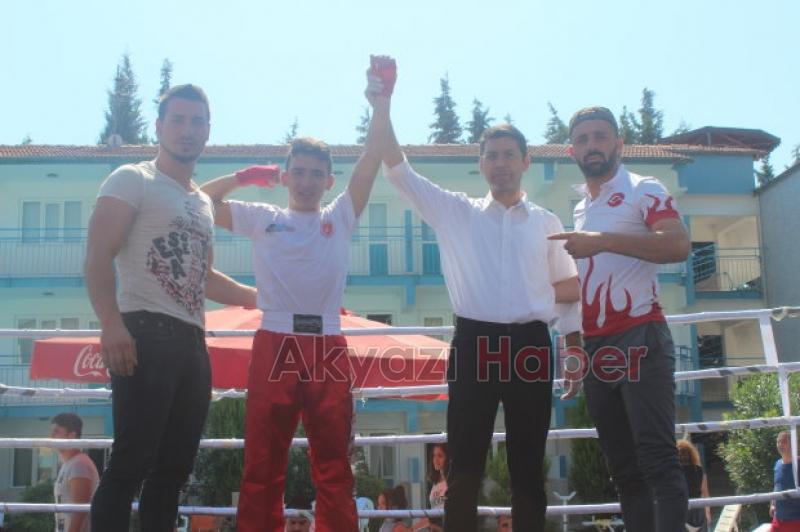 KickBoksta Altın Madalya Akyazının 