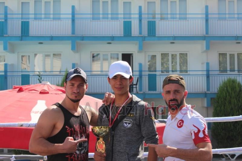KickBoksta Altın Madalya Akyazının 