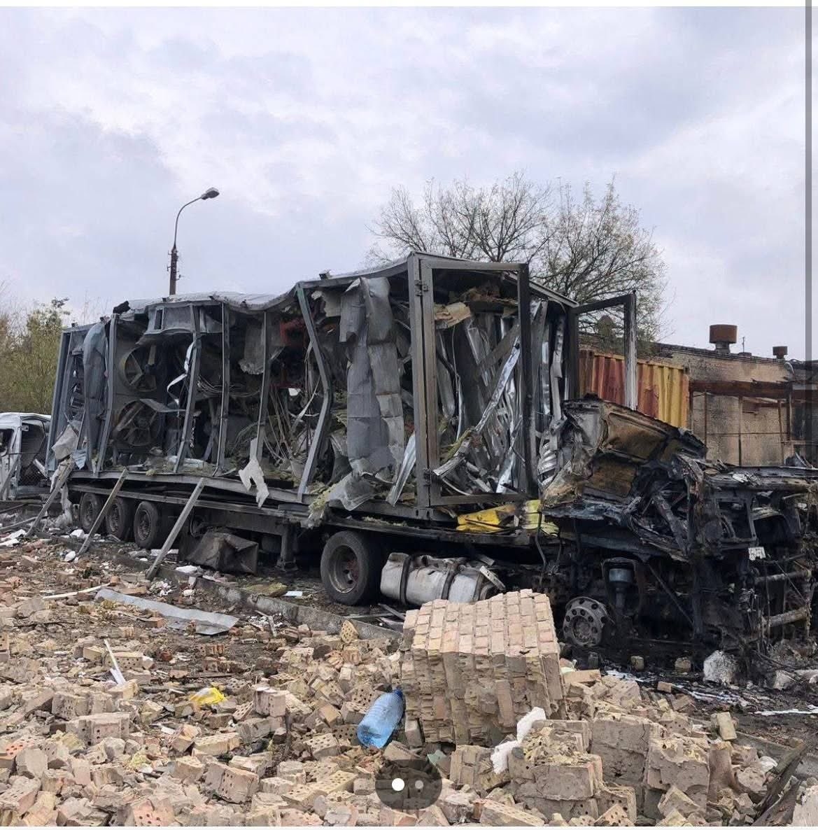 Kiev'de füze saldırısında ölen Sakaryalı şoförün tırı bu hale gelmiş