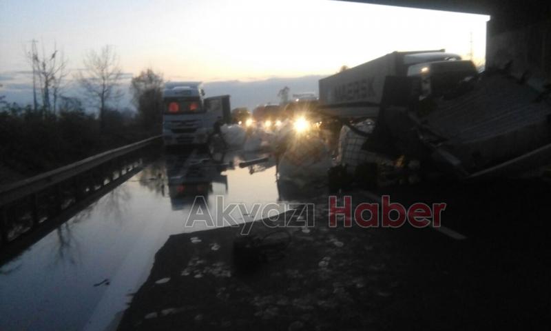 KİMYASAL MADDE YÜKLÜ 2 TIR ÇARPIŞTI