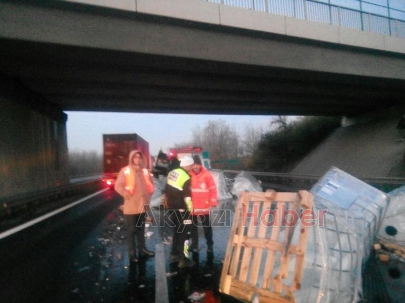 KİMYASAL MADDE YÜKLÜ 2 TIR ÇARPIŞTI